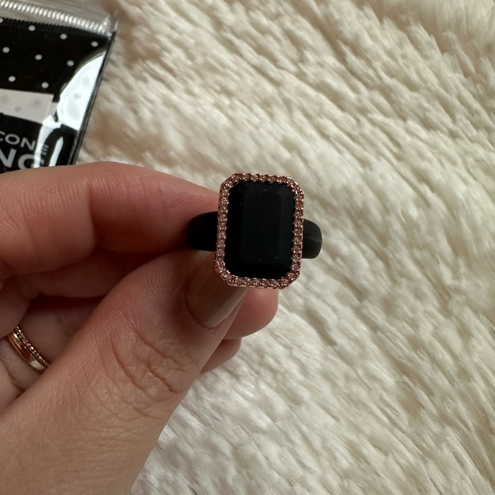 Rinfit Emerald Silicone Ring with metal frame & CZ stones - Picture 2 of 6